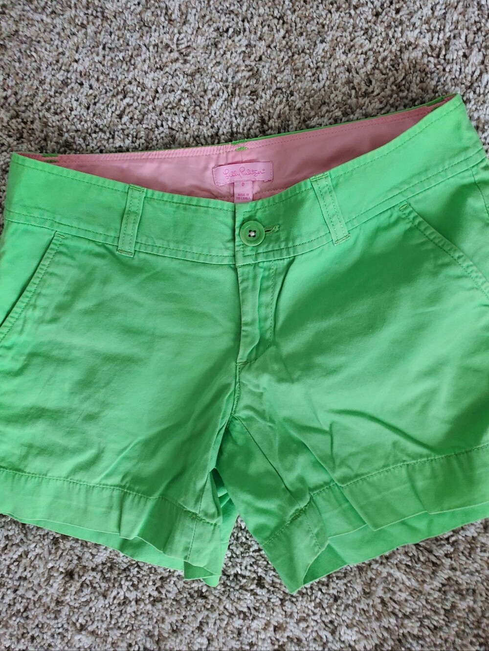 Lilly Pulitzer green chino shorts featuring a distinct pink lining. Sz 0